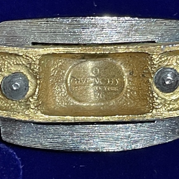 Givenchy Elegant Gold Necklace with Rhinestone Accents - Picture 5 of 6